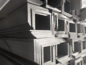 Kątownik aluminiowy do konsol 60x40x2 mm (6 m)